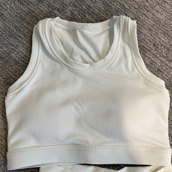 Bike shorts spandex booty shorts & sports bra set size small NEW - Picture 3 of 3